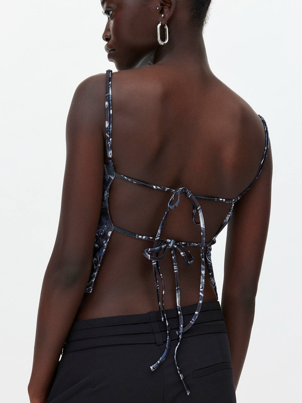 silence + noise Black Buckle-Print Spaghetti Strap Camisole - Picture 12 of 14